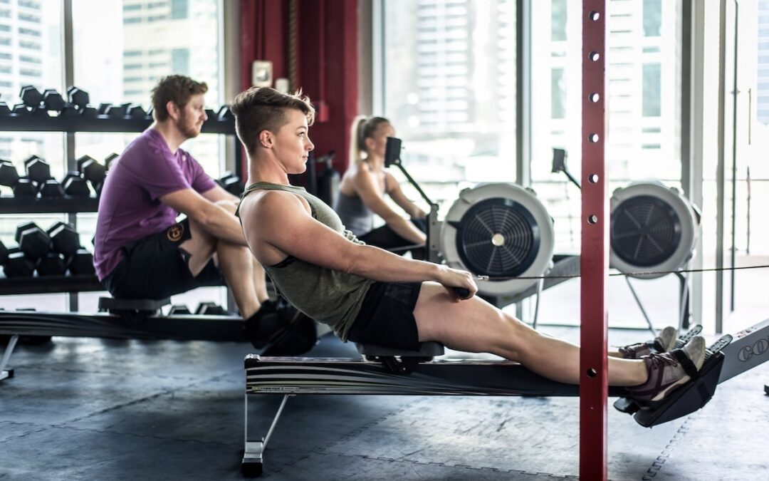 Le rameur en crossfit : entre performance et sécurité pour des entraînements optimaux
